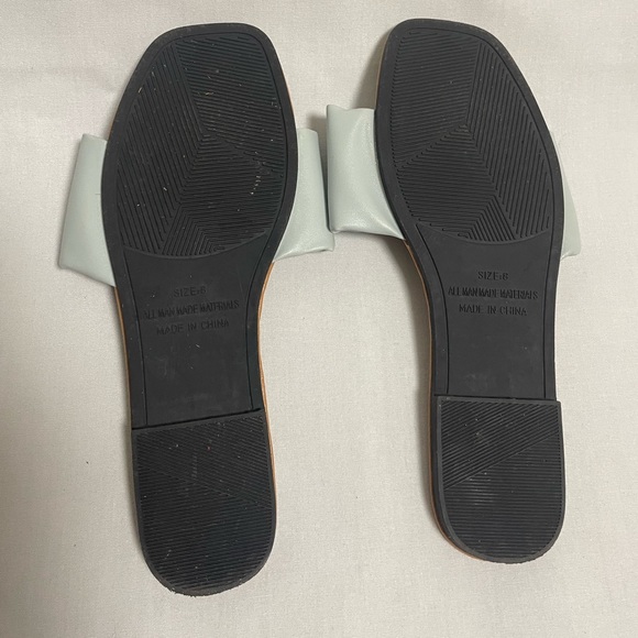 Light blue ruffle slides - Picture 3 of 4